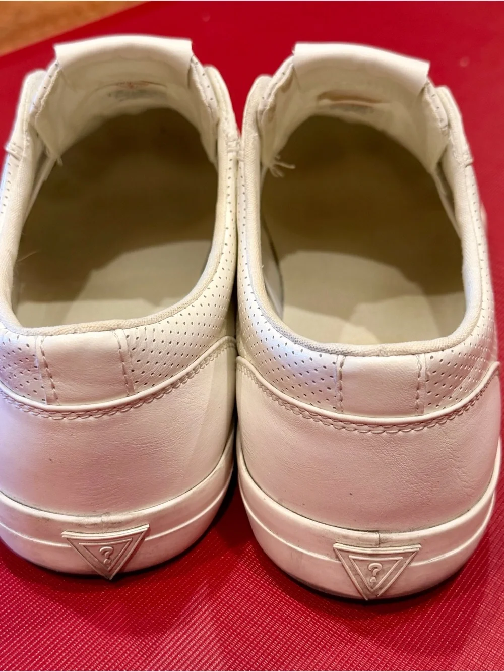 GUESS Men's Shoes Slip-On Low-Top Sneakers Men's size 11 leather White Leather